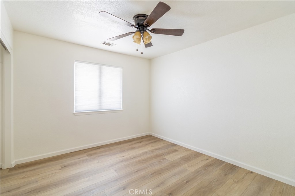 19014 Vine Property Photo 9