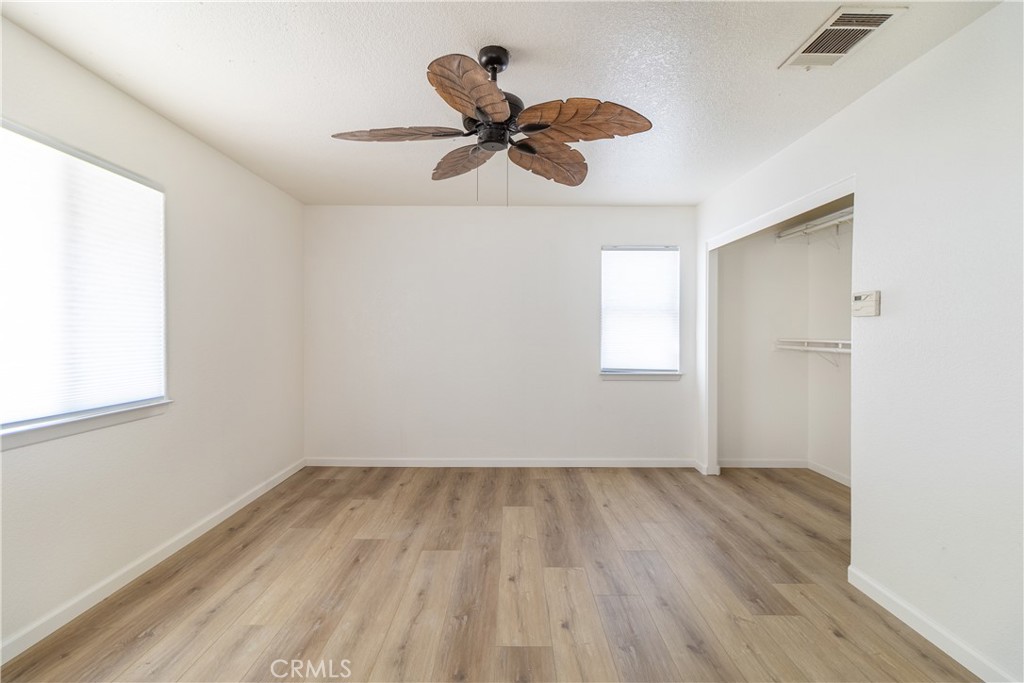 19014 Vine Property Photo 11