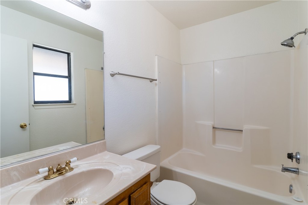 19014 Vine Property Photo 13
