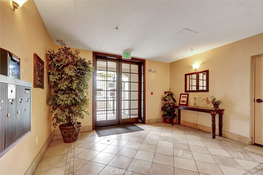 13935 Burbank Boulevard 105 Property Photo 3