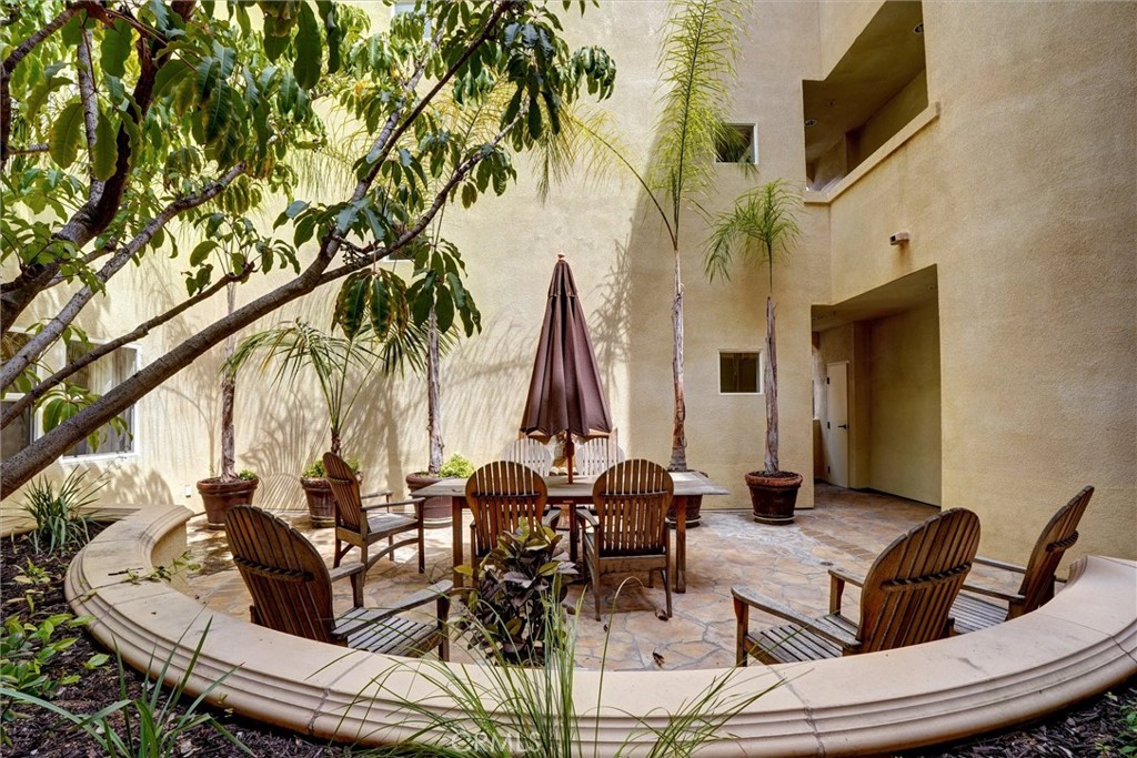 13935 Burbank Boulevard 105 Property Photo 6