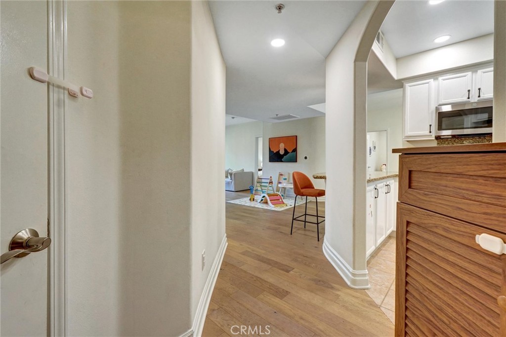 13935 Burbank Boulevard 105 Property Photo 8
