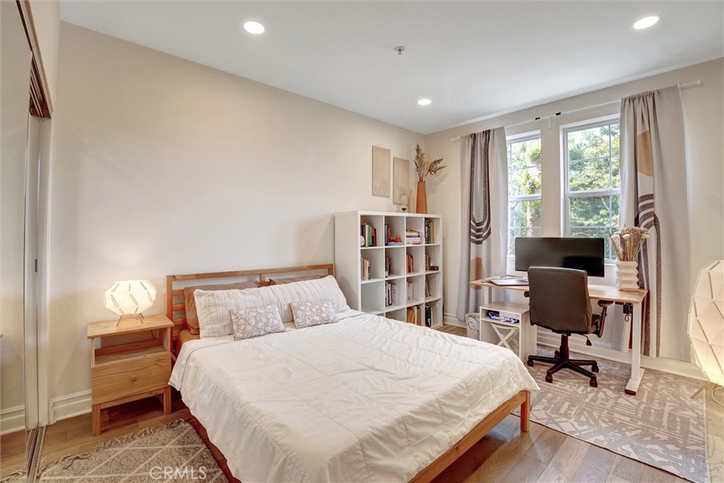 13935 Burbank Boulevard 105 Property Photo 29