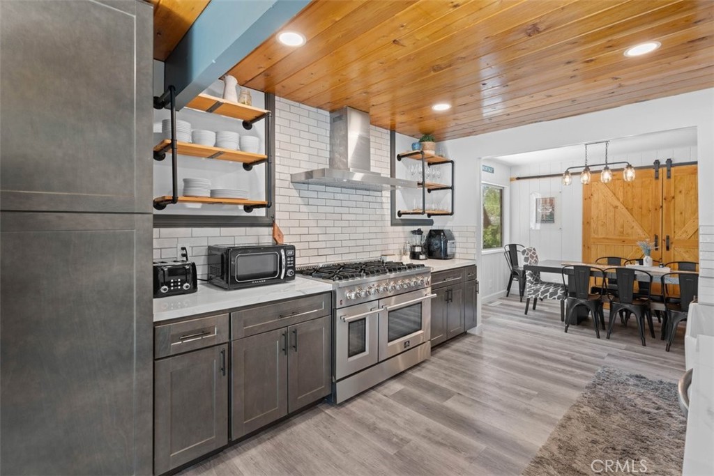 1535 Linnet Property Photo 8