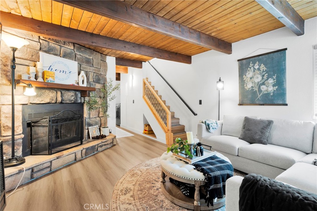 279 Los Angeles Property Photo 4
