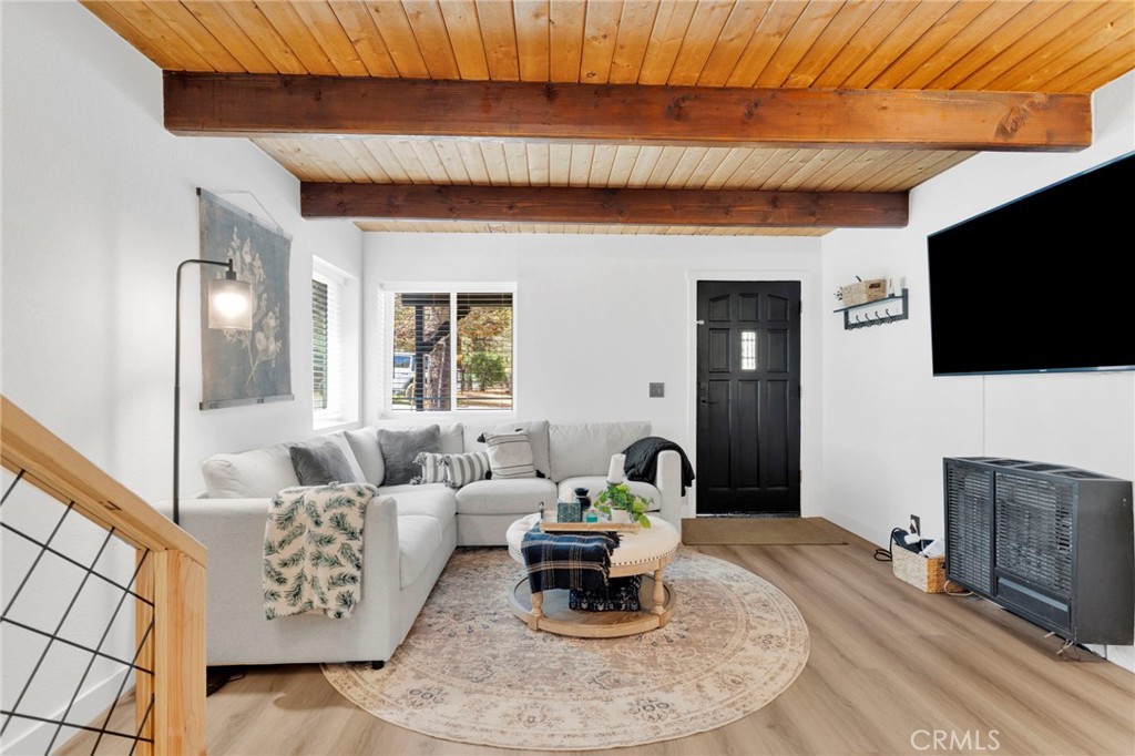 279 Los Angeles Property Photo 5