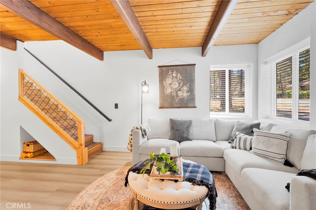 279 Los Angeles Property Photo 7