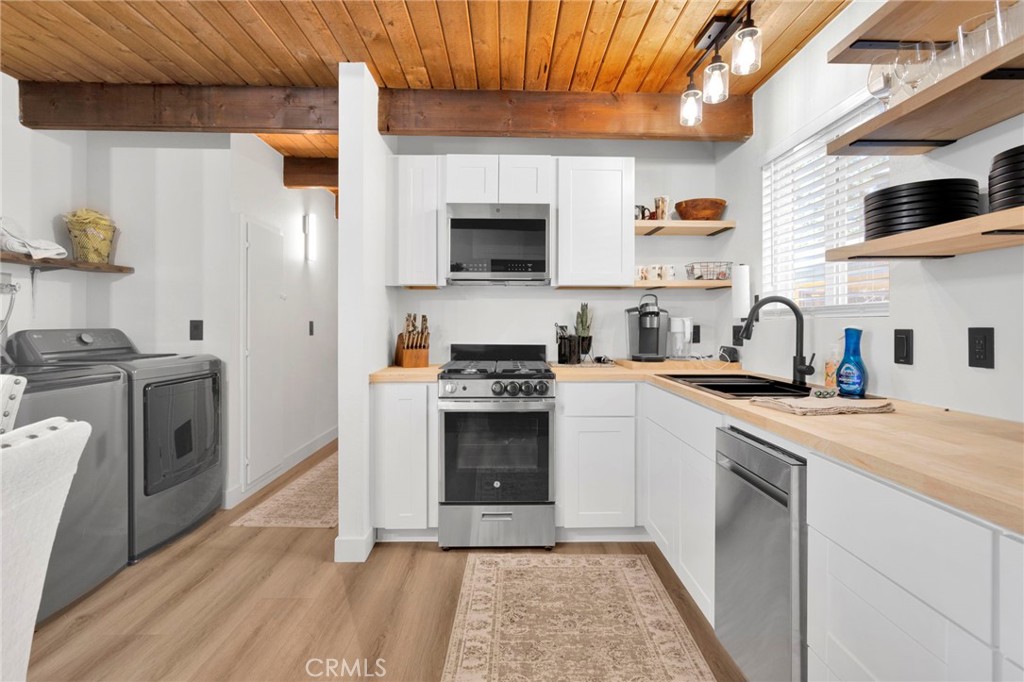 279 Los Angeles Property Photo 10