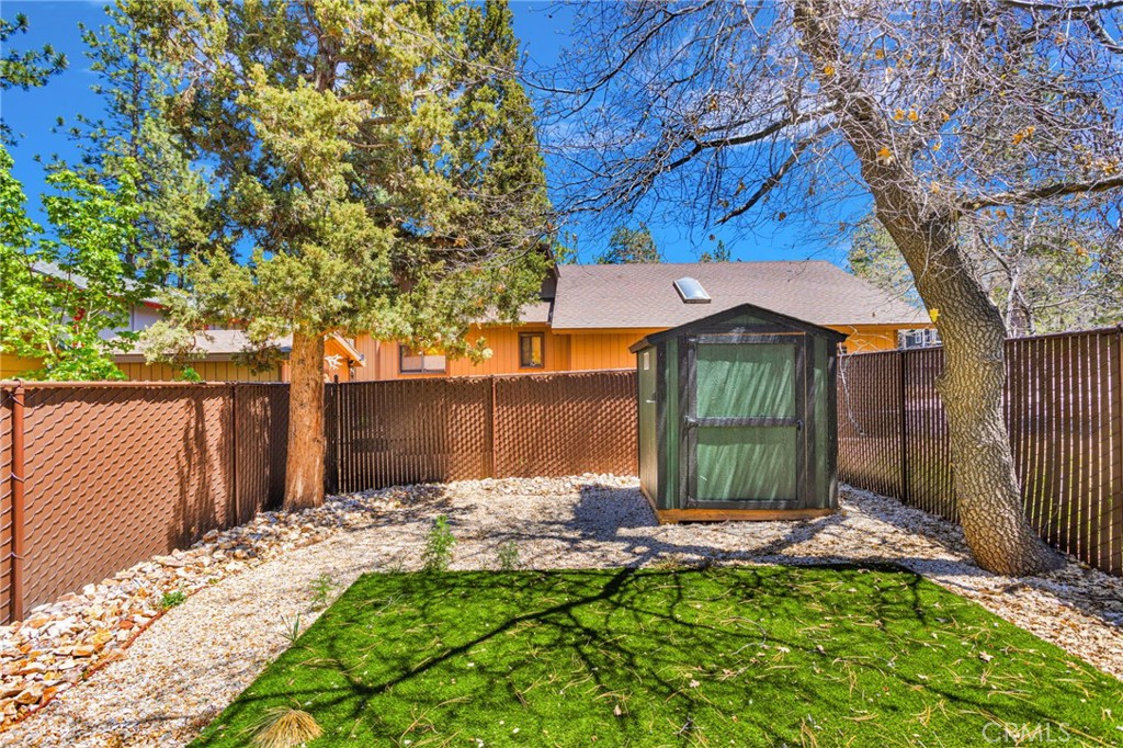 279 Los Angeles Property Photo 33