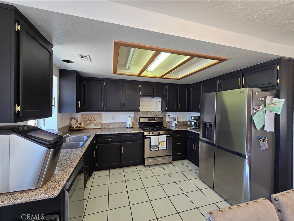 9995 Smoke Tree Property Photo 3