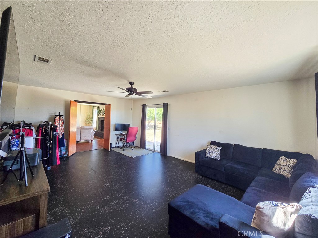 9995 Smoke Tree Property Photo 17