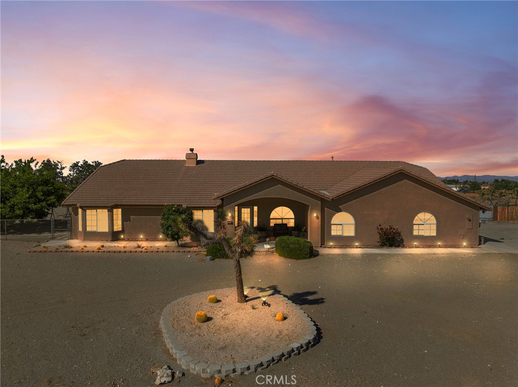 11025 El Esteban Property Photo 1