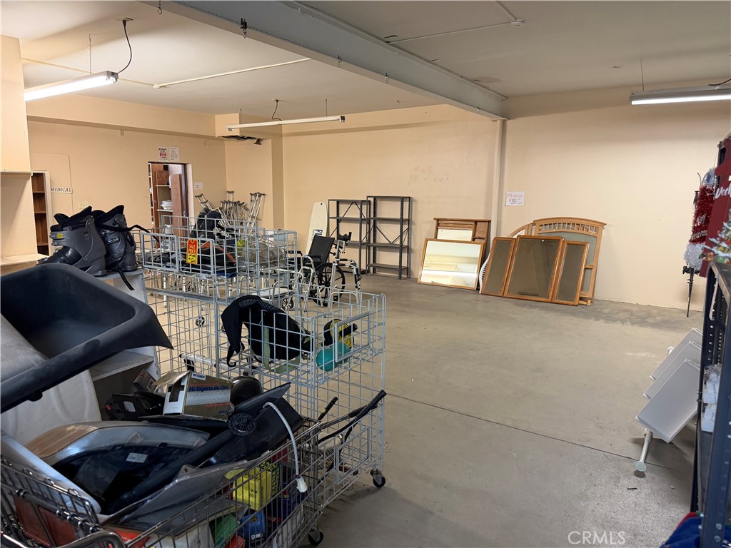 16050 Walnut Property Photo 4