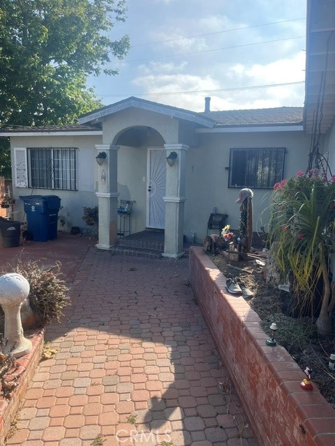 1235 N Wexham Property Photo 7