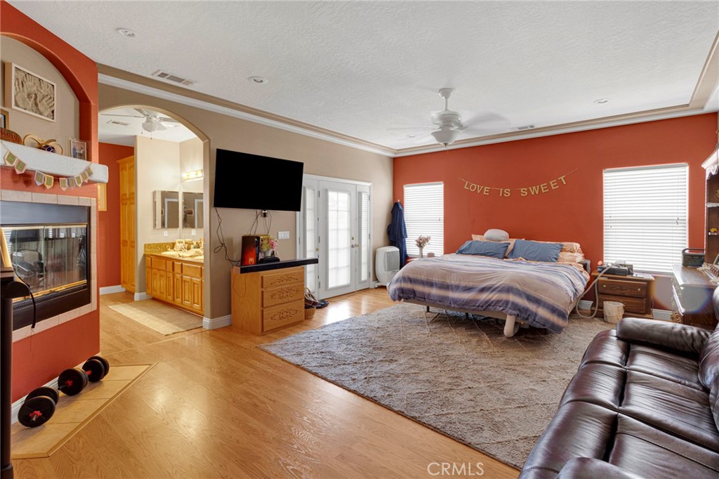 26743 Leather Property Photo 28