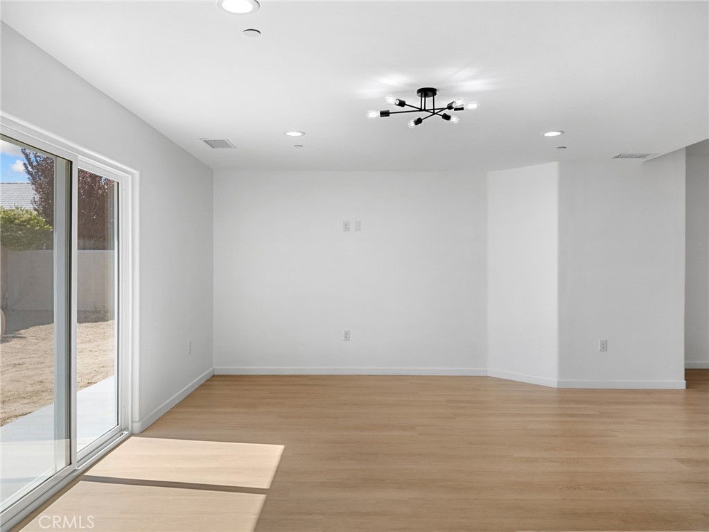 13720 Spring Valley Parkway Property Photo 16