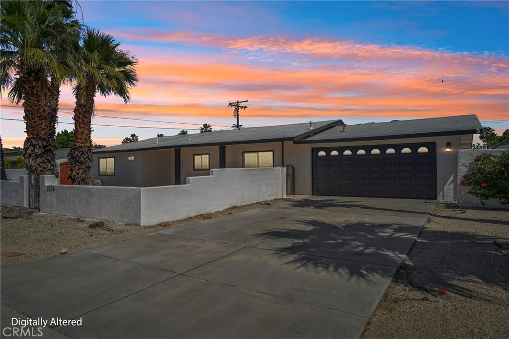 2804 E Valencia Property Photo 1