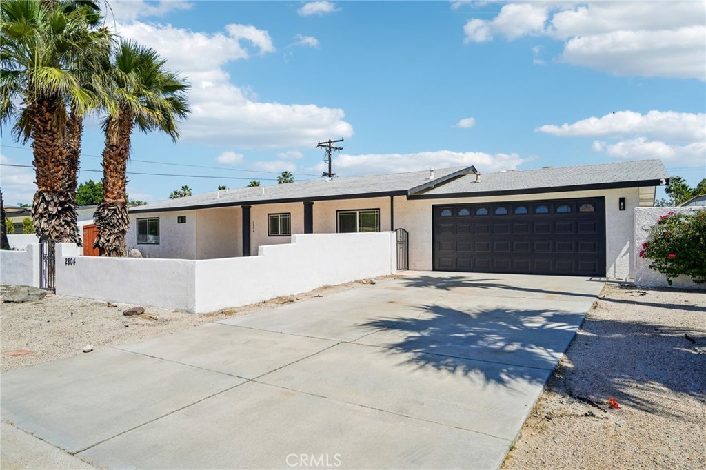 2804 E Valencia Property Photo 2