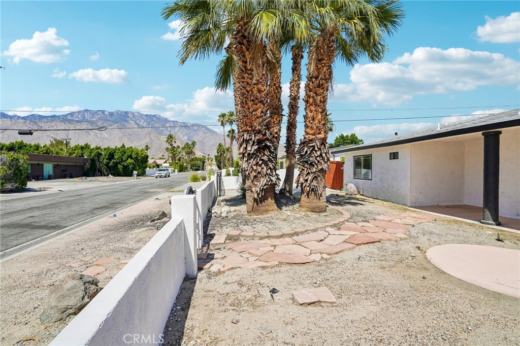 2804 E Valencia Property Photo 6