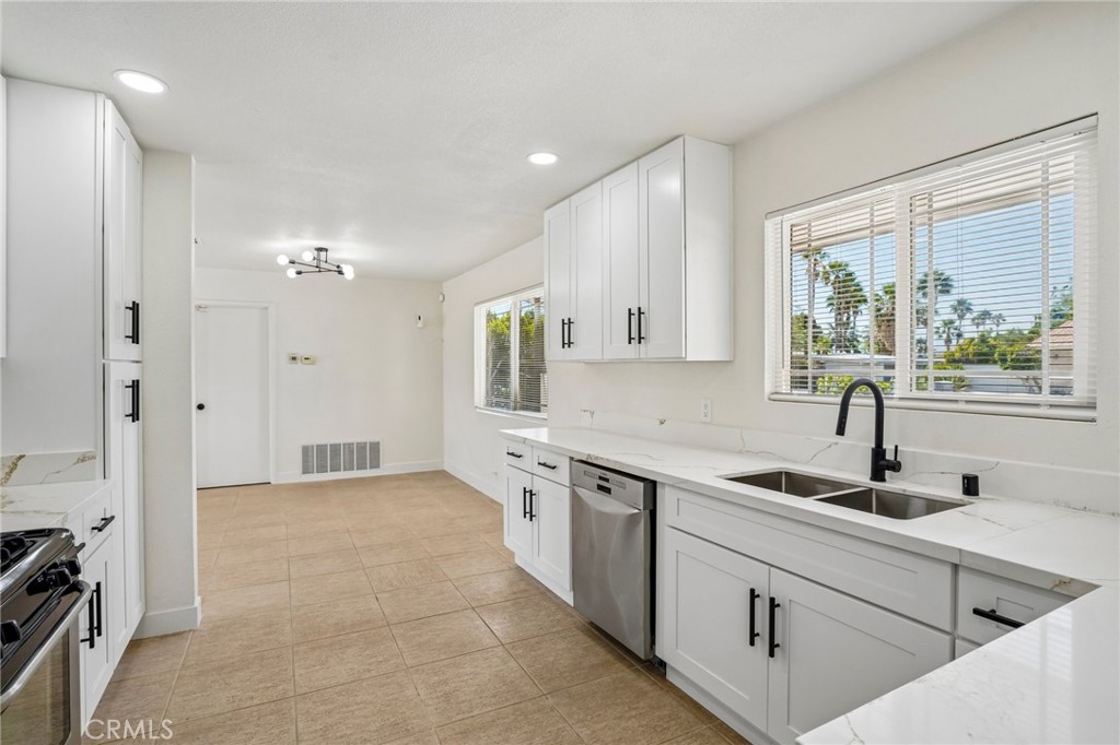 2804 E Valencia Property Photo 14