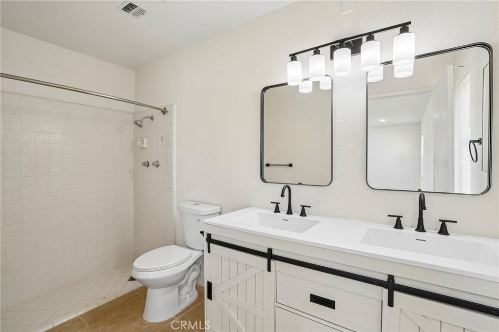 2804 E Valencia Property Photo 31