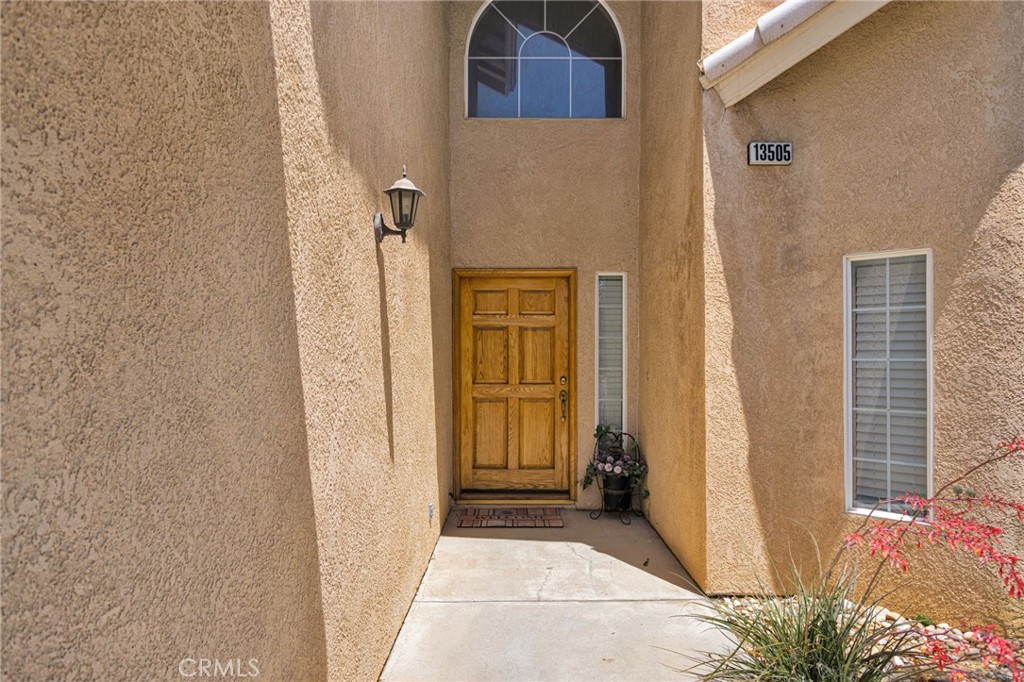 13505 Stoneridge Dr Property Photo 3