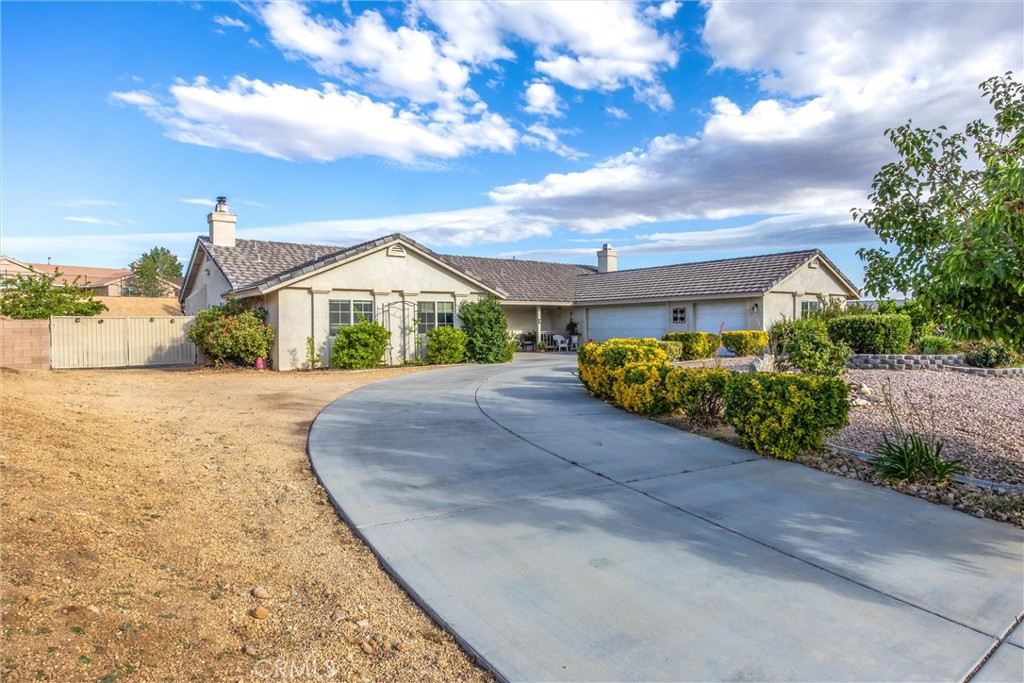 13997 Riverside Property Photo 3