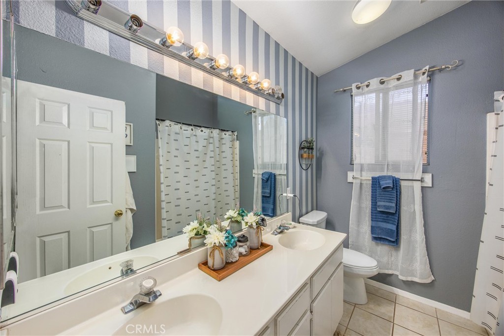 13997 Riverside Property Photo 25