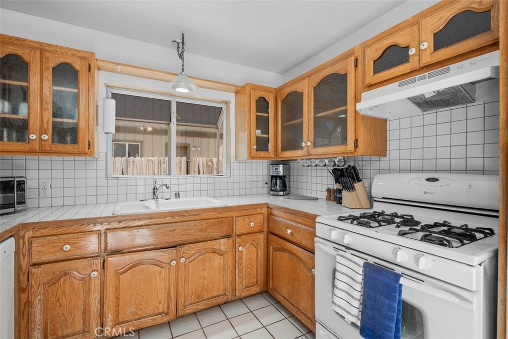 6285 Conifer Property Photo 3