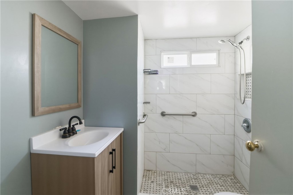 9020 Somerset Boulevard 19 Property Photo 6