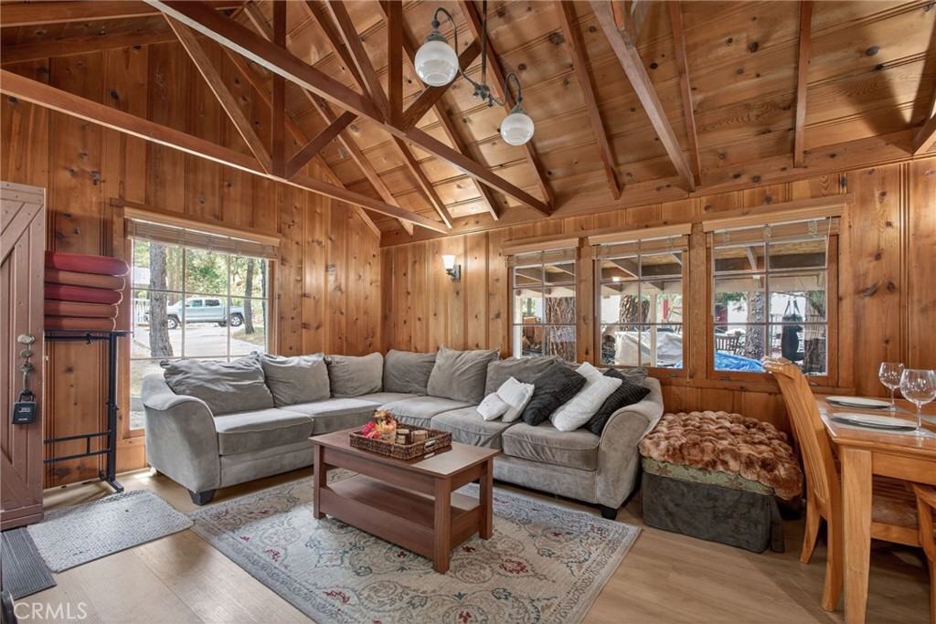 1674 Twin Lakes Property Photo 8