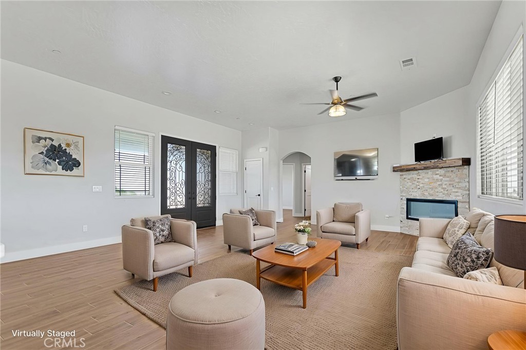 10055 Eaby Property Photo 4