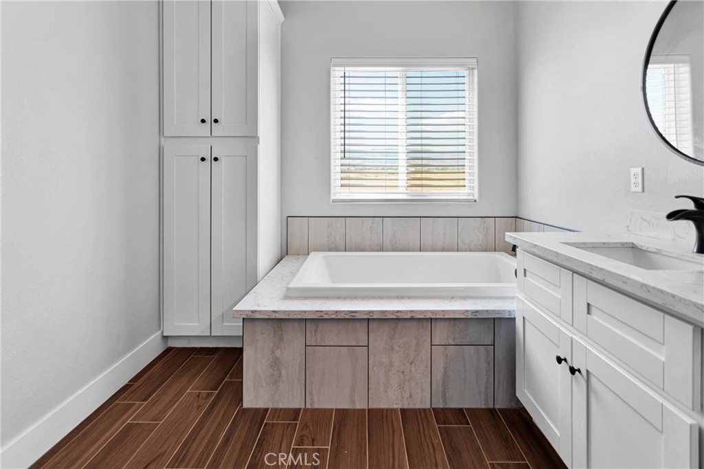 10055 Eaby Property Photo 10