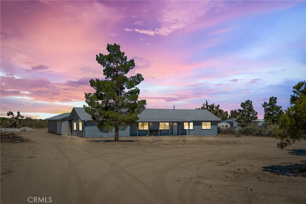 12736 Oasis Property Photo 4