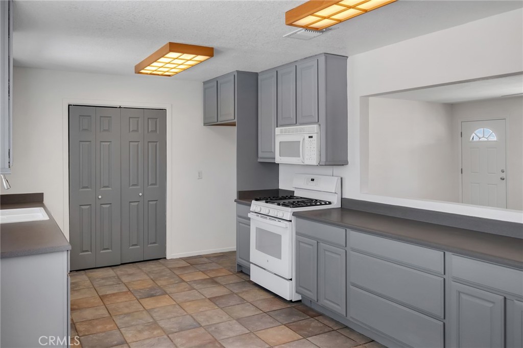 12736 Oasis Property Photo 6