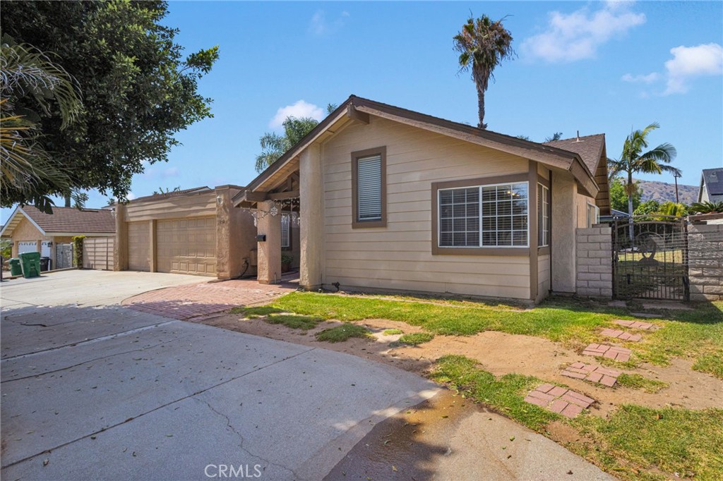 1087 Baseline Road Property Photo 4