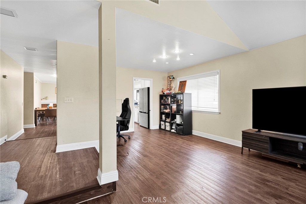 1087 Baseline Road Property Photo 7