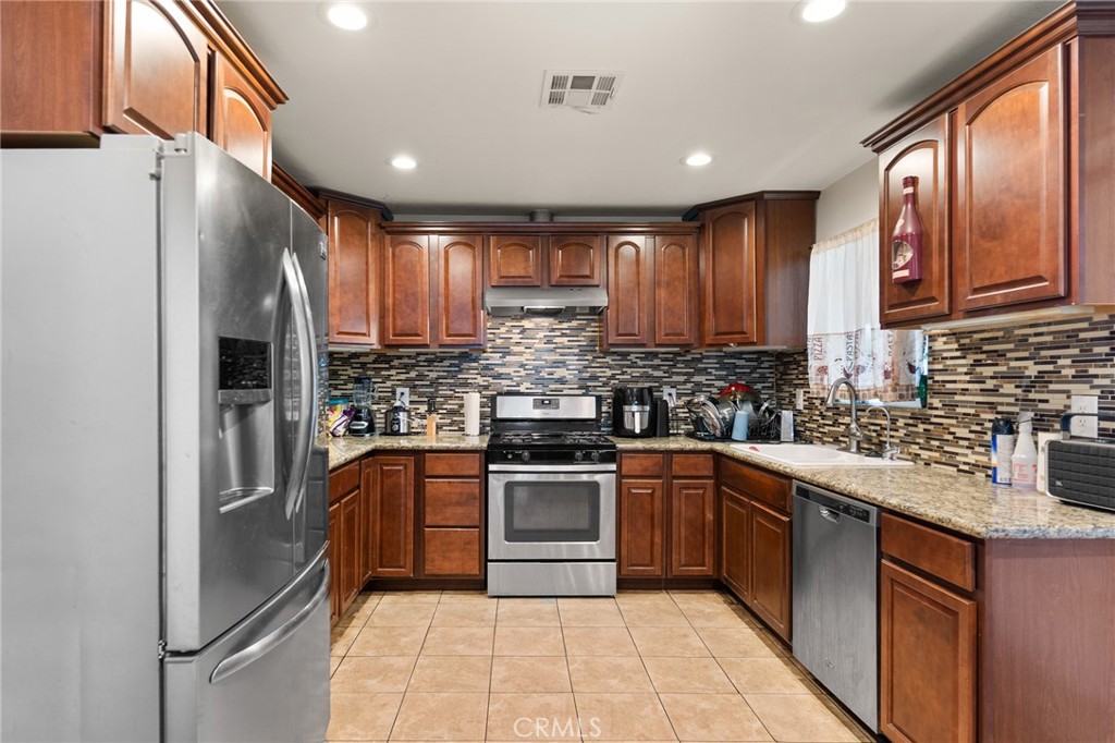 16011 Smoke Tree Property Photo 5
