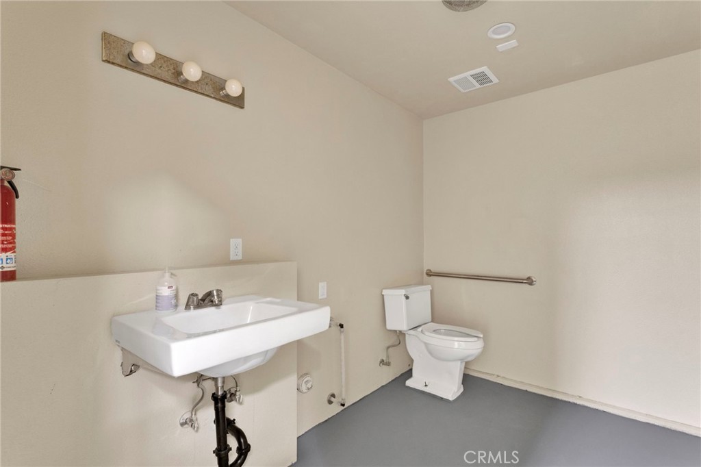 614 W Fairway Property Photo 13