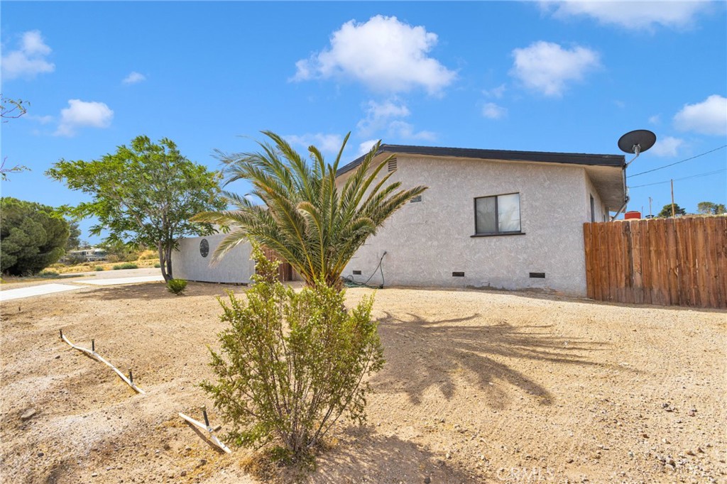 27763 Crestview Property Photo 4