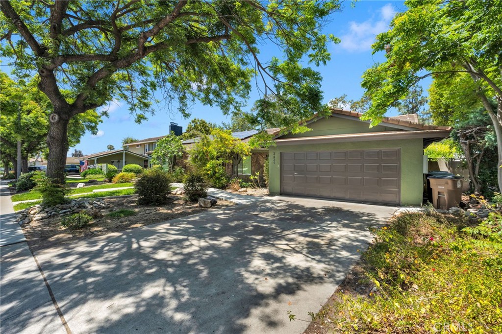 2425 San Fernando Court Property Photo 2