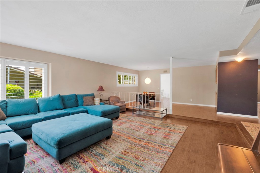 2425 San Fernando Court Property Photo 7