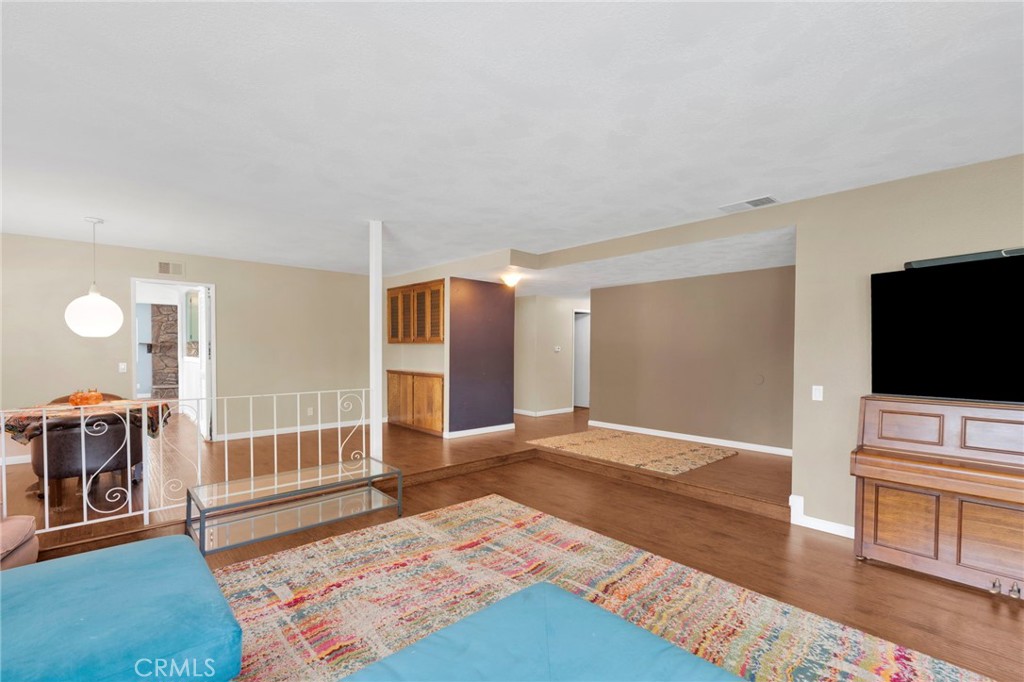 2425 San Fernando Court Property Photo 8