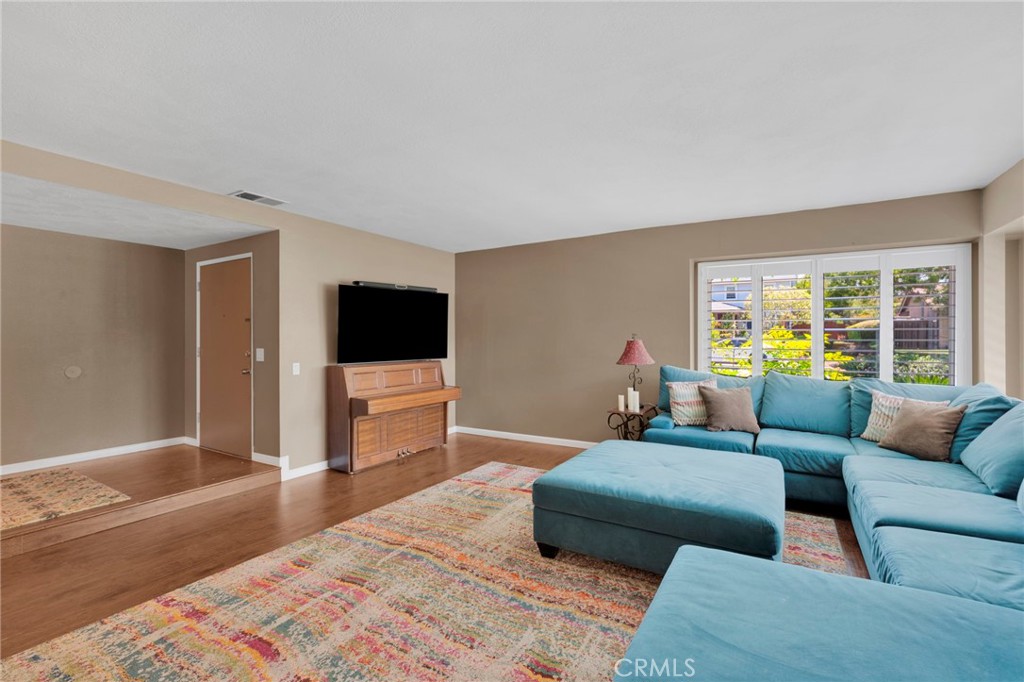 2425 San Fernando Court Property Photo 9