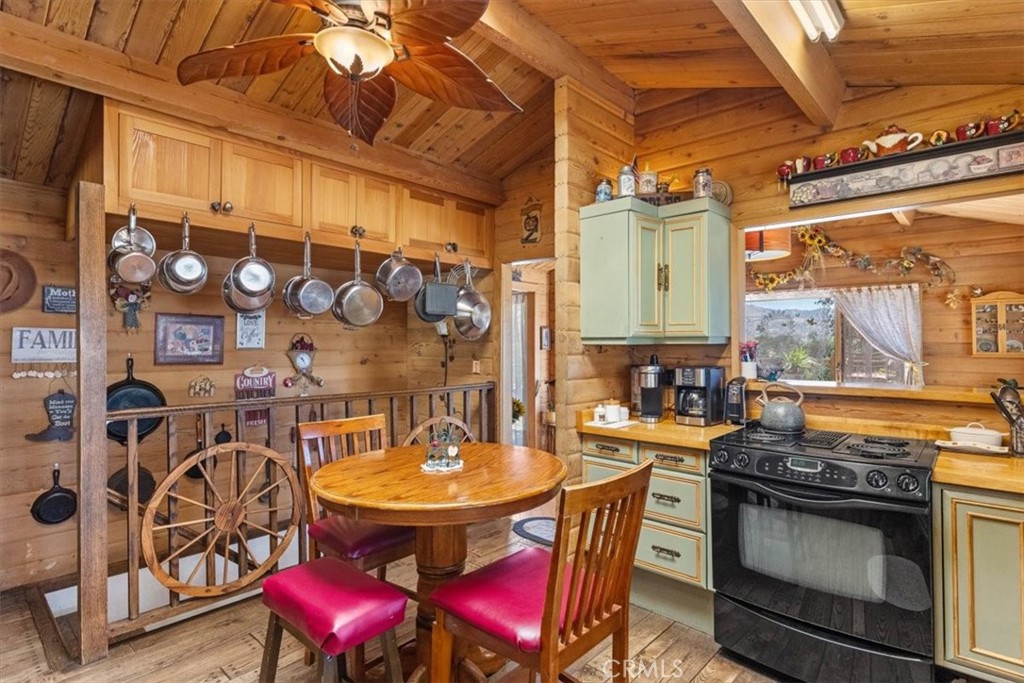24087 Clover Spring Property Photo 32