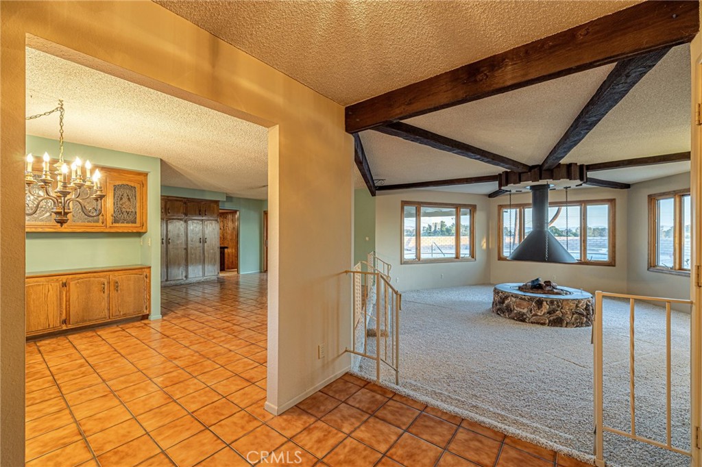 19459 Shasta Road Property Photo 10