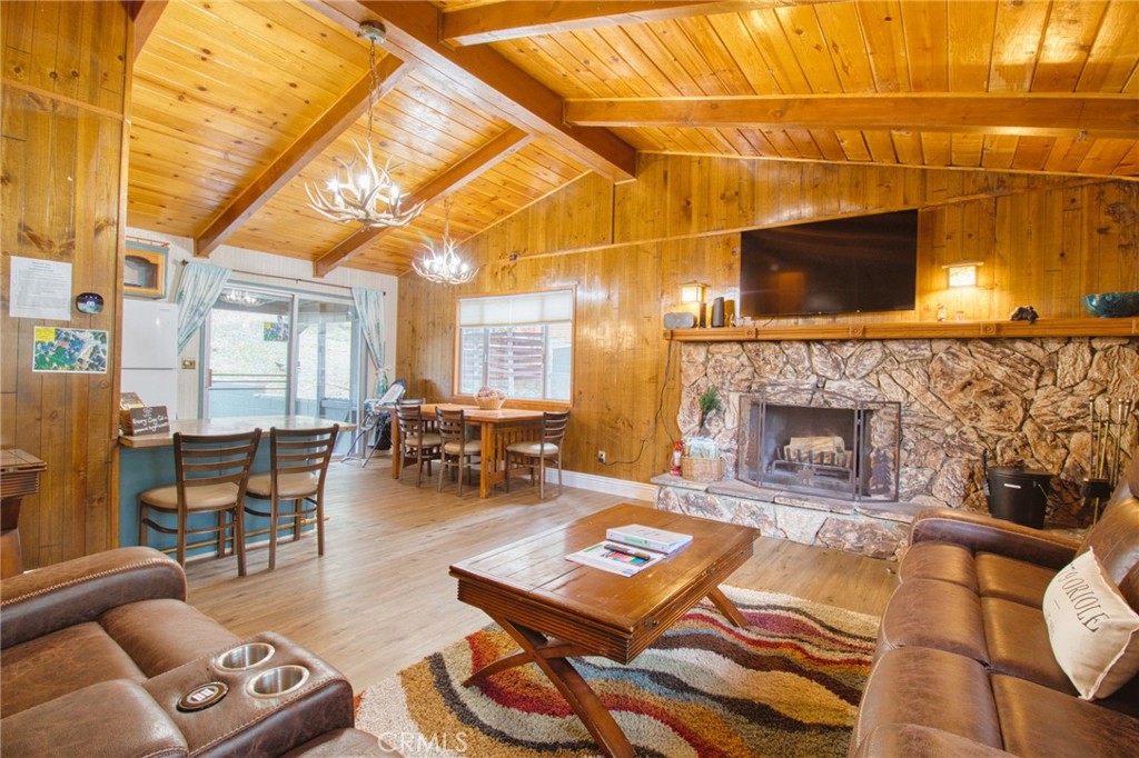 779 Oriole Property Photo 2