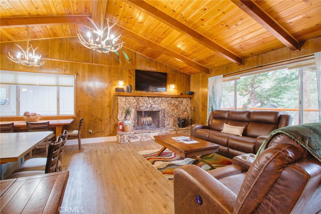 779 Oriole Property Photo 3