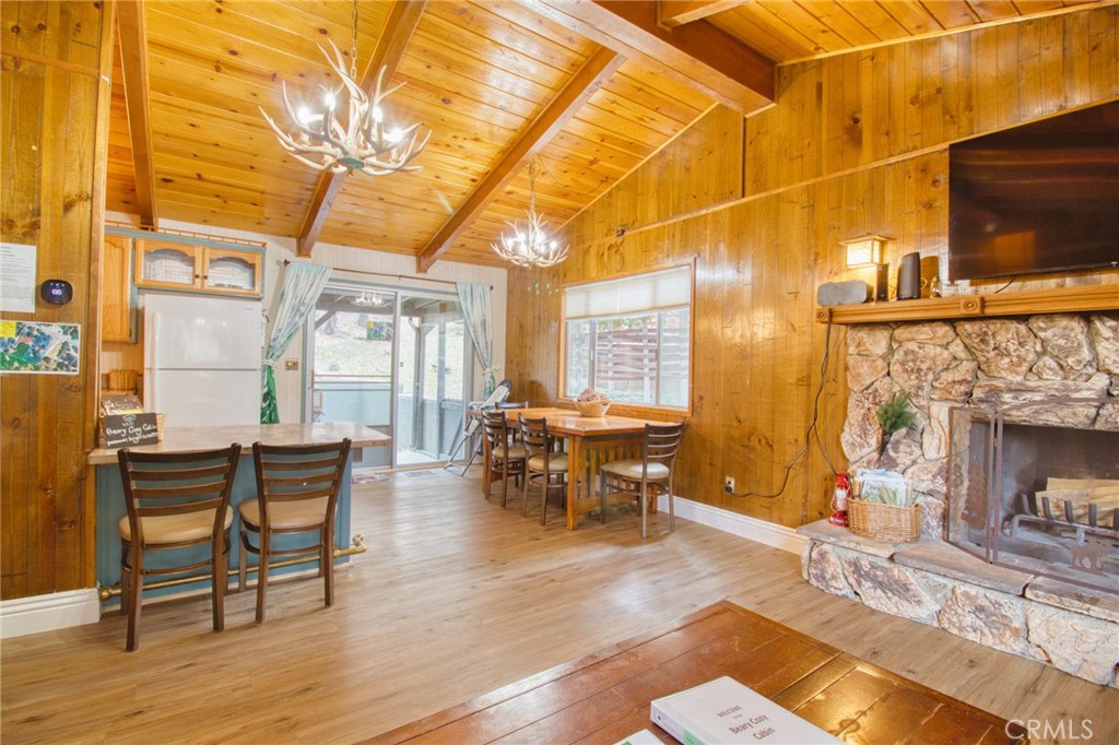 779 Oriole Property Photo 4