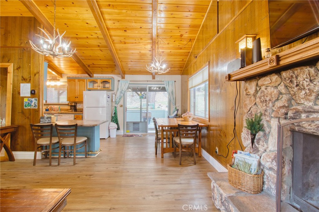 779 Oriole Property Photo 5